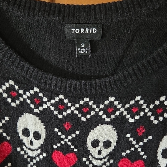 Vintage 2015 Torrid Black Sweater with Skull and Heart Design - Picture 3 of 6